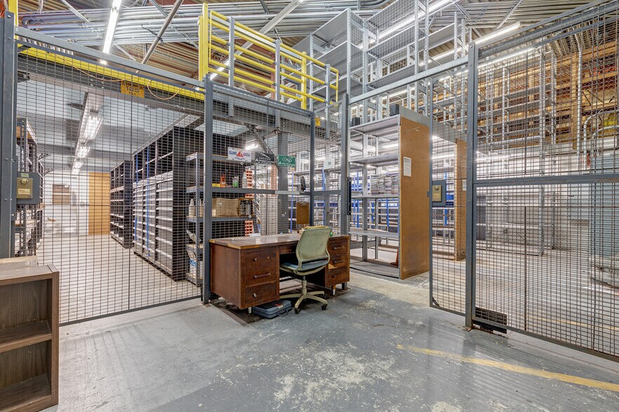 More Photos Of 1800-1850 E Merritt Island Cswy, Merritt Island Auto Dealership For Lease