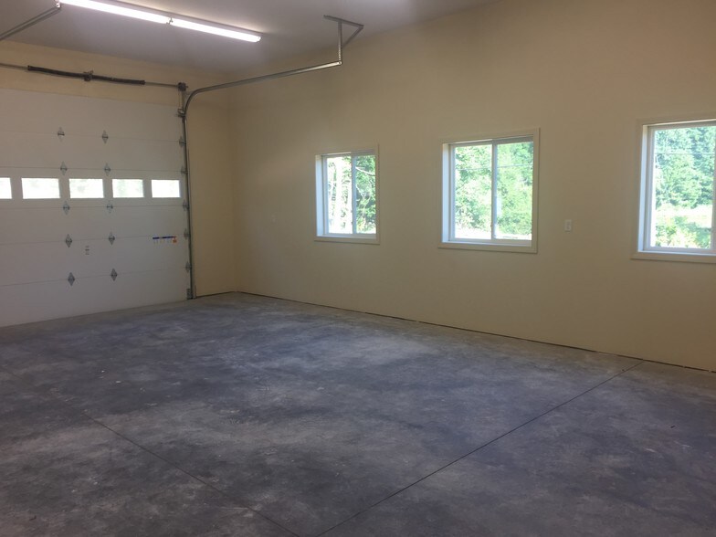 More Photos Of 7 Pequot Park Rd, Westbrook Warehouse For Lease