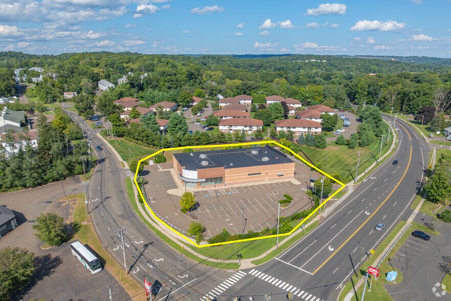 More Photos Of 645 Foxon Rd, East Haven Storefront For Lease