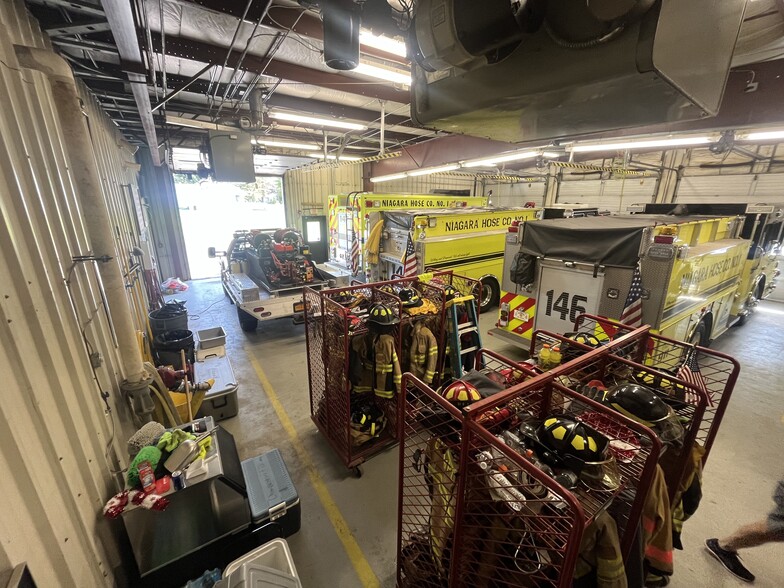 More Photos Of 162 Elm st, Champlain Flex For Sale