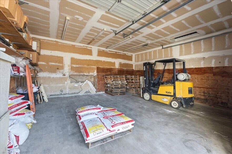 More Photos Of 222 W B St, Rainier General Retail For Sale