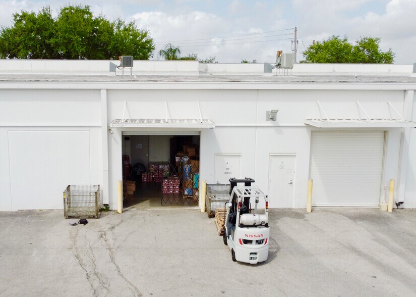 More Photos Of 9960 NW 116th Way, Medley Showroom For Lease