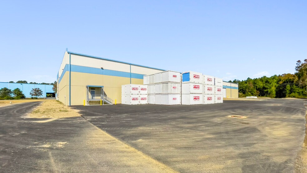 More Photos Of 122 Edgecomb Rd, Troy Warehouse For Lease