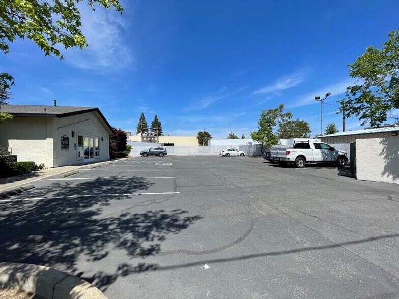 More Photos Of 1640 Tehama St, Redding Office For Lease
