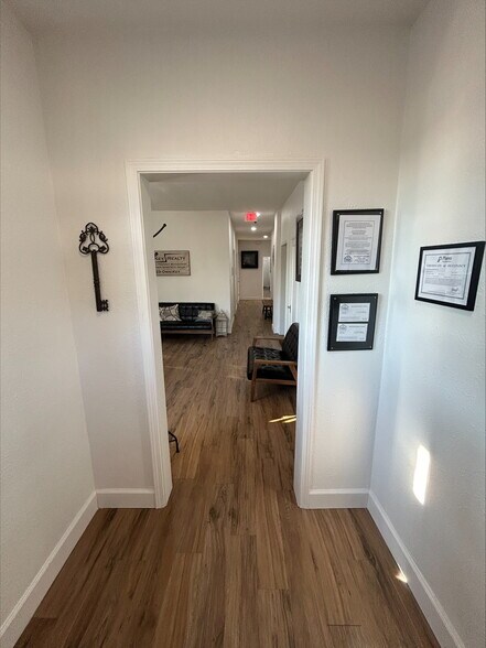 More Photos Of 910 18th St, Plano Office For Sale