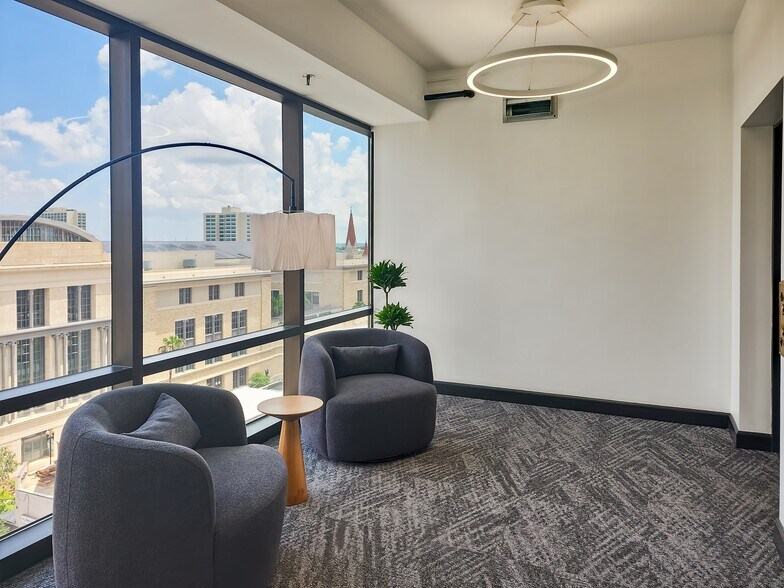 More Photos Of 200 N Laura St, Jacksonville Coworking Space