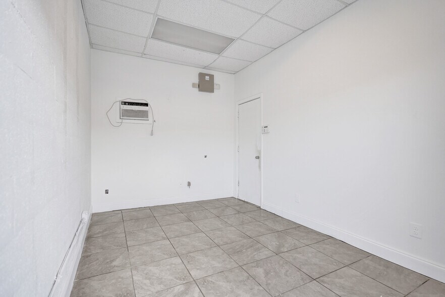 More Photos Of 1920-1934 Stirling Rd, Dania Beach Freestanding For Lease