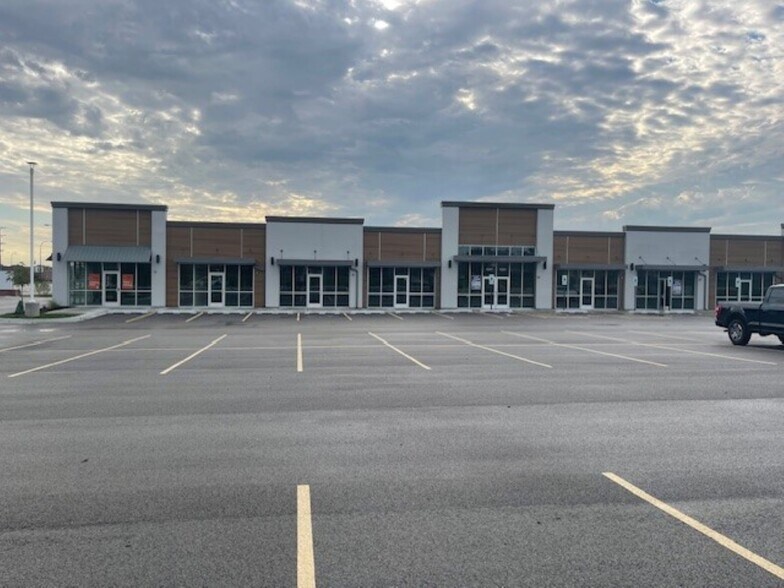 More Photos Of 1241 N Rohlwing Rd, Itasca General Retail For Lease