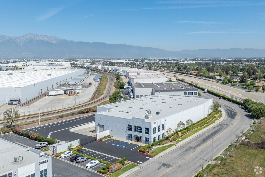 Primary Photo Of 3631 Grapevine St, Jurupa Valley Warehouse For Lease