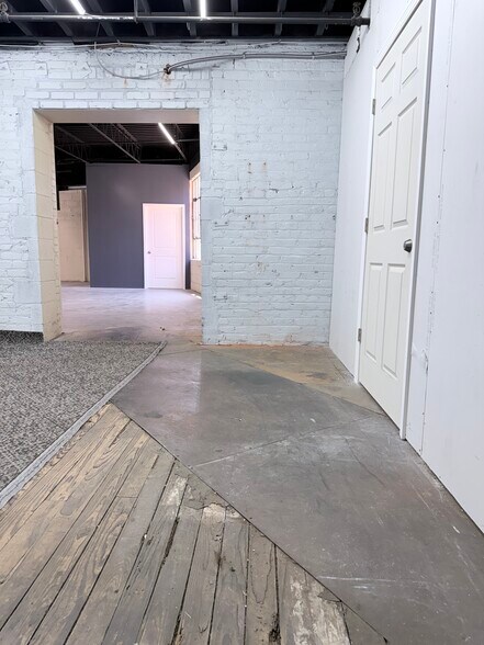 More Photos Of 2624 Colerain Ave, Cincinnati Warehouse For Lease