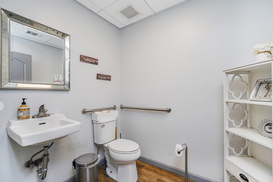 More Photos Of 1605 Forest Ave, Staten Island Storefront Retail Office For Sale