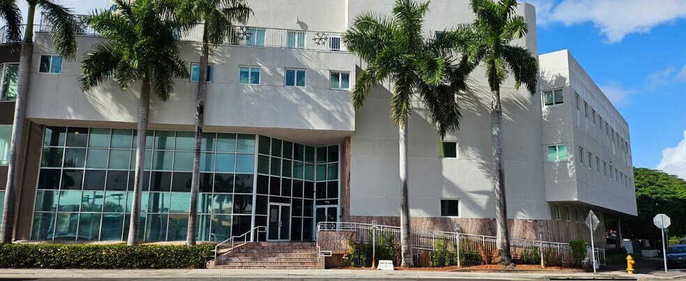 More Photos Of 770 Ponce de Leon Blvd, Coral Gables Office For Lease