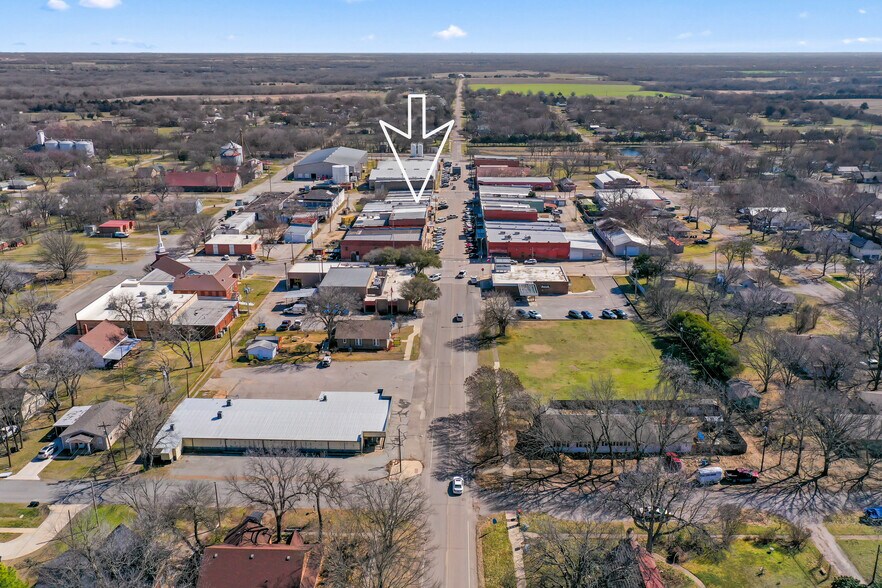 More Photos Of 118 W. Grand St, Whitewright Storefront Retail Residential For Sale