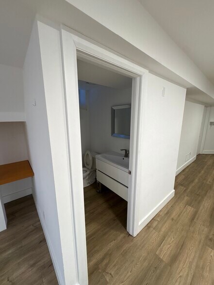 More Photos Of 193 Roe Ave, Toronto Office Residential For Lease