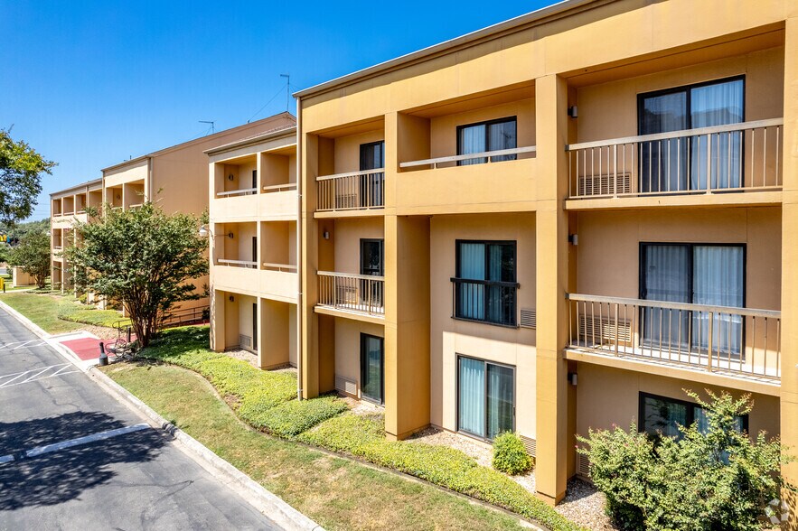 More Photos Of 8585 Marriot Dr, San Antonio Hotel For Sale