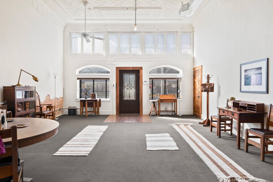 More Photos Of 118 W. Grand St, Whitewright Storefront Retail Residential For Sale