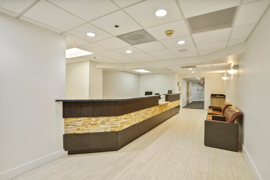 More Photos Of 3 Washington Cir NW, Washington Office For Sale