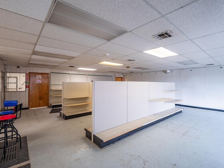 More Photos Of 1 W Choctaw Ave, Mcalester Flex For Sale