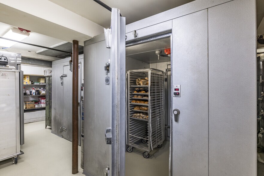 More Photos Of 1970 Montauk Hwy, Bridgehampton Restaurant For Sale