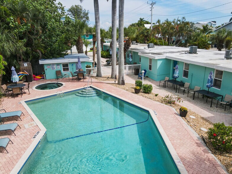 More Photos Of 808 N Bay Blvd, Anna Maria Hotel For Sale