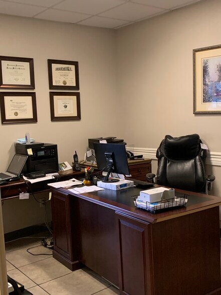 More Photos Of 5797 Washington Blvd, Culver City Showroom For Lease