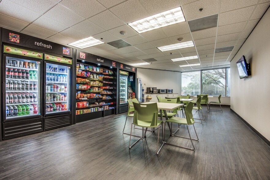 More Photos Of 14800 Landmark Blvd, Dallas Office For Lease
