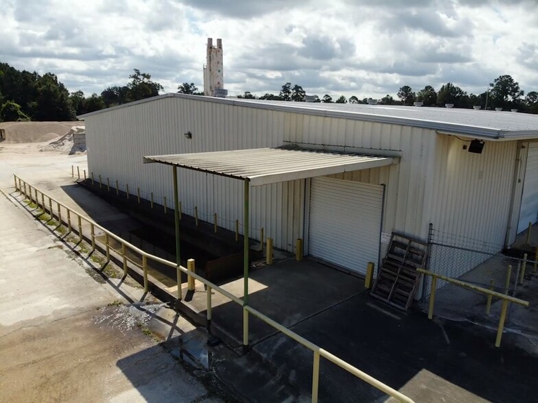 More Photos Of 2103 US-190 Hwy, Hammond Showroom For Sale