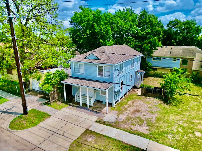 More Photos Of 307 S 79th St, Houston Multifamily For Sale