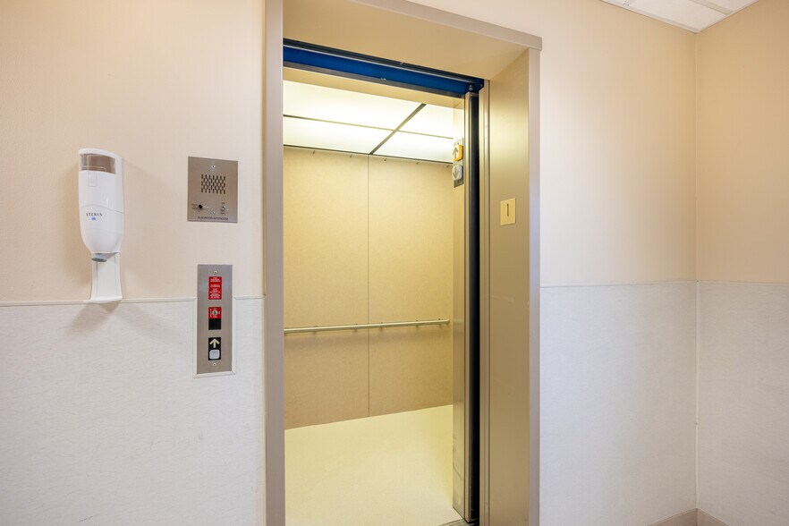 More Photos Of 811 Georgiana St, Port Angeles Medical For Sale