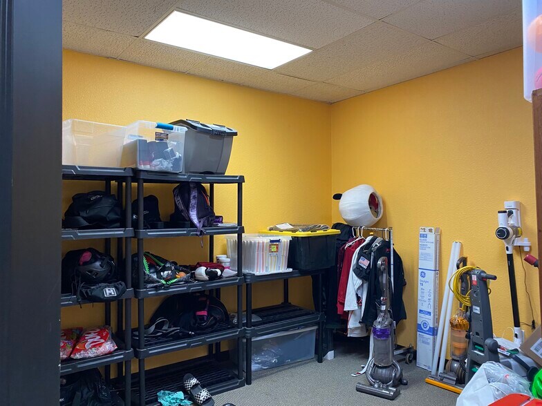 More Photos Of 3205 W Cuthbert Ave, Midland Unknown For Lease