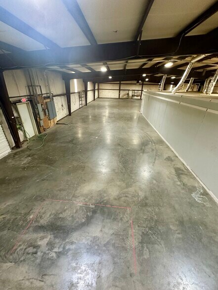 More Photos Of 315 Transport Dr, Cookeville Warehouse For Lease