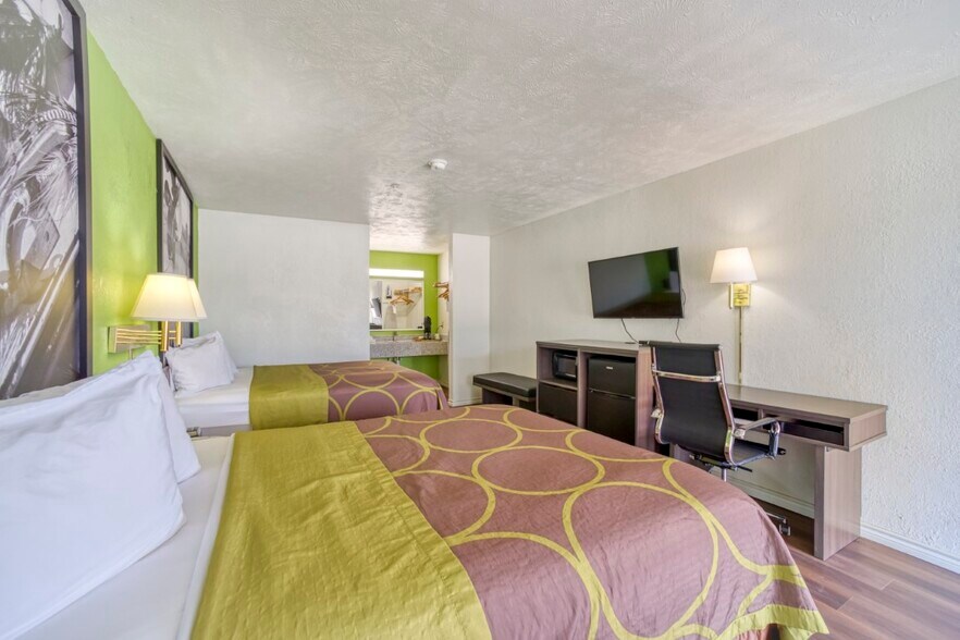 More Photos Of 2100 N Wheeler St, Jasper Hotel For Sale