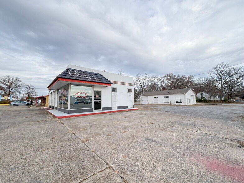 More Photos Of 507 S 12th St, Murray Flex For Sale