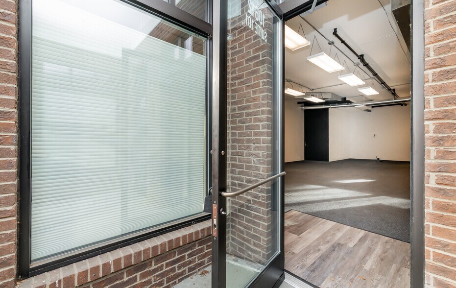 More Photos Of 10612-10614 Meeting St, Prospect Storefront Retail Office For Lease