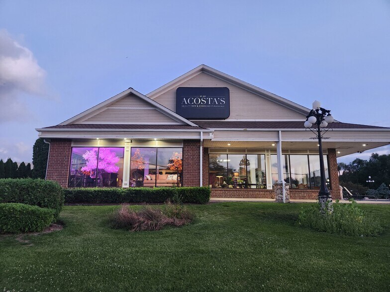 More Photos Of 540 Cortland Dr, Lake Zurich Storefront For Sale