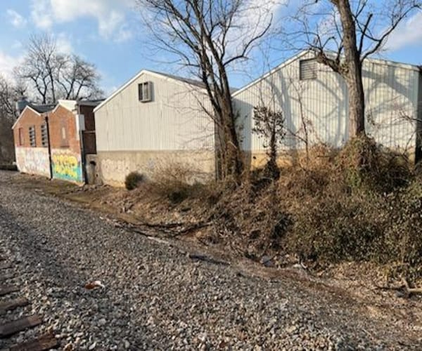 More Photos Of 1110 Dewey St, New Albany Flex For Sale