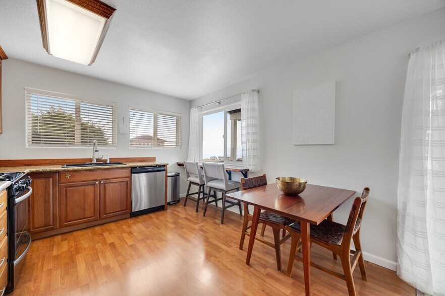 More Photos Of 129 Lower Pacific Dr, Whitethorn General Retail For Sale