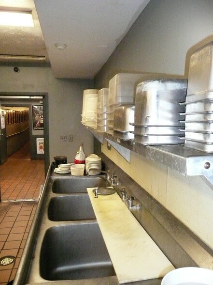 More Photos Of 102 Lincolnway E, Mishawaka Storefront For Sale