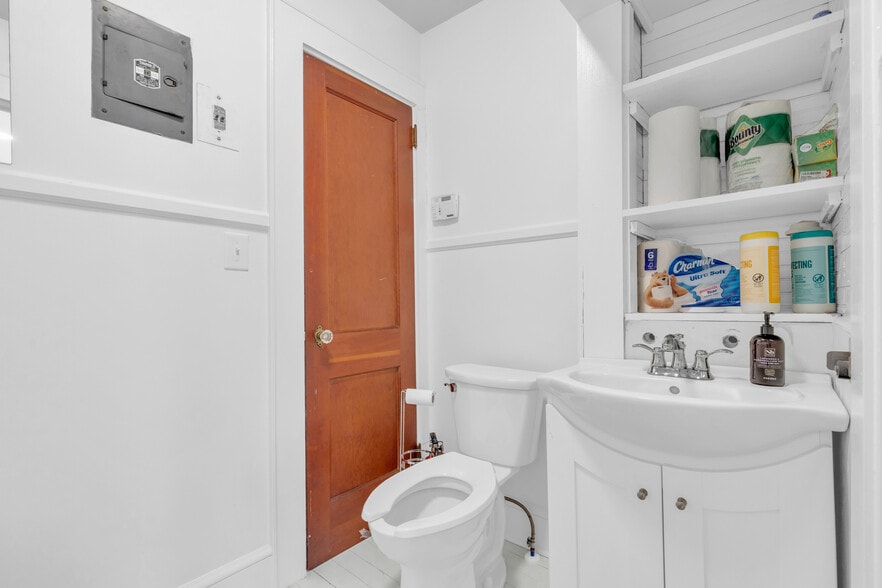 More Photos Of 1300 Laurens Rd, Greenville Office For Sale