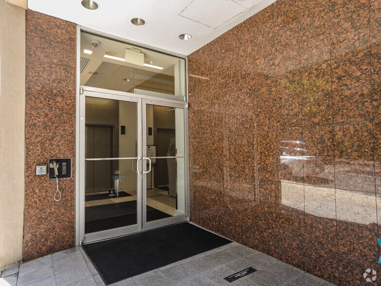More Photos Of 801 Roeder Rd, Silver Spring Office For Sale