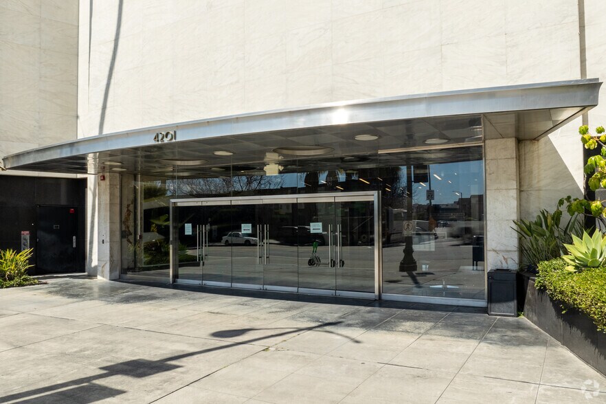 More Photos Of 4201 Wilshire Blvd, Los Angeles Loft Creative Space For Lease