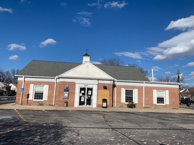 Primary Photo Of 4017 Mayfield Rd, South Euclid Bank For Lease