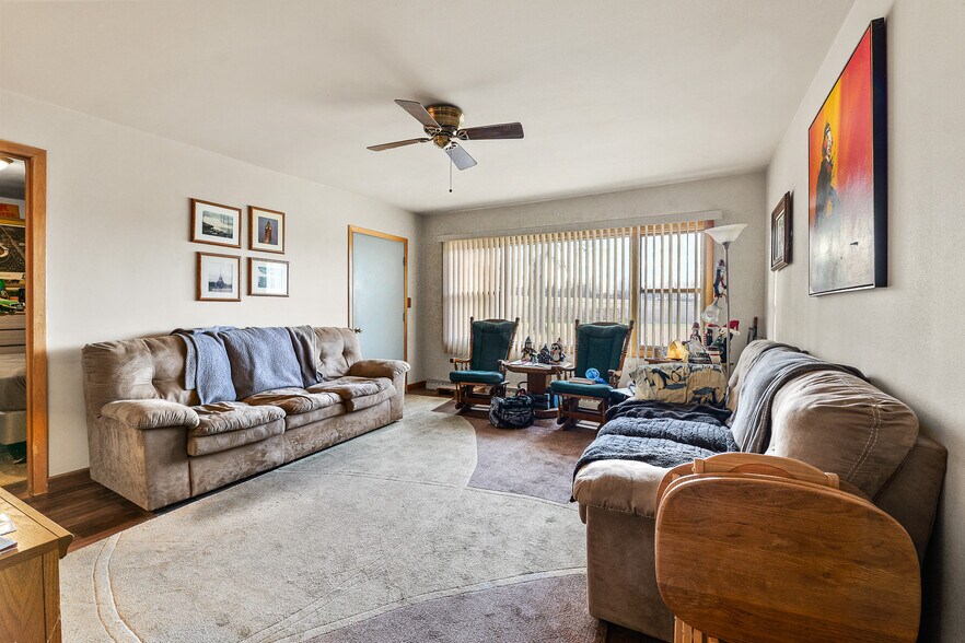 More Photos Of 4991 Arthur Rd, Slinger Hotel For Sale