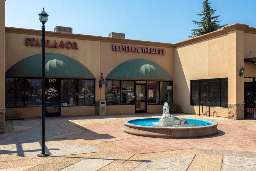 More Photos Of 1365 E Prosperity Ave, Tulare Unknown For Lease