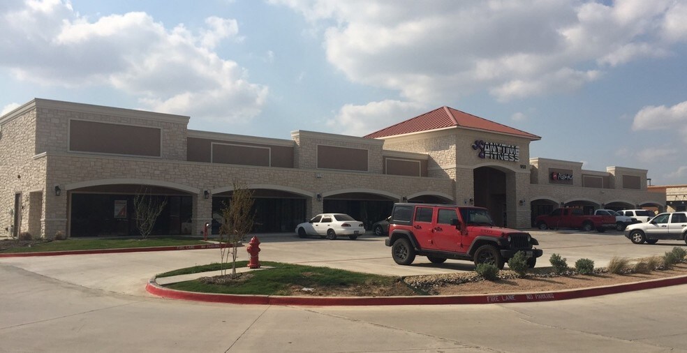 More Photos Of 950 S Carrier Pky, Grand Prairie Storefront For Sale