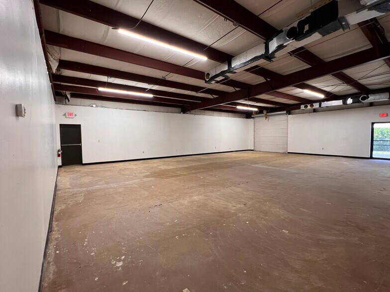 More Photos Of 5072 Edgewater Dr, Orlando Service For Lease
