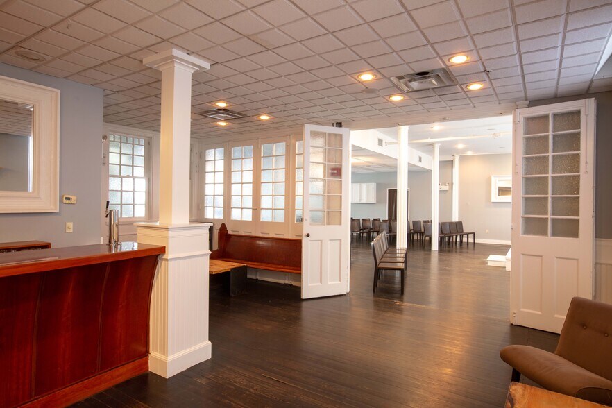 More Photos Of 15 Chestnut St, Portland Specialty For Sale