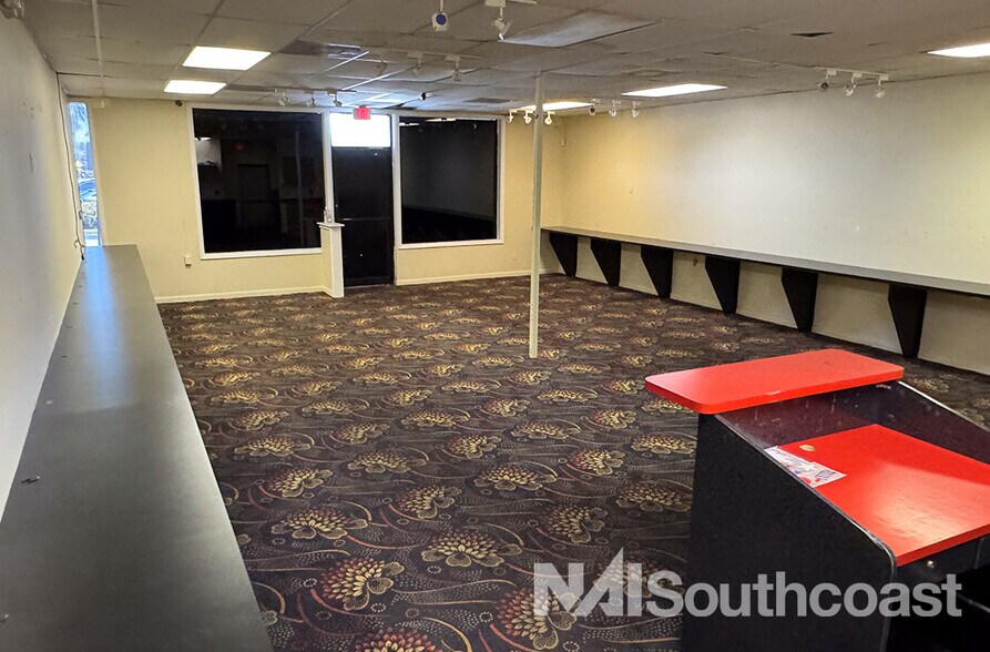 More Photos Of 10999-11037 S Ocean Dr, Jensen Beach General Retail For Lease