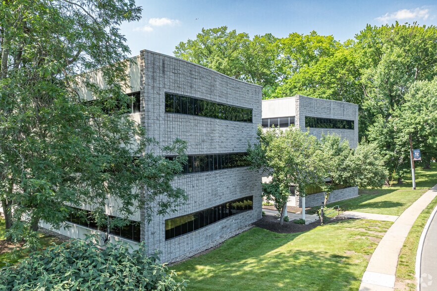 More Photos Of 1600 Saint Georges Ave, Rahway Office For Lease