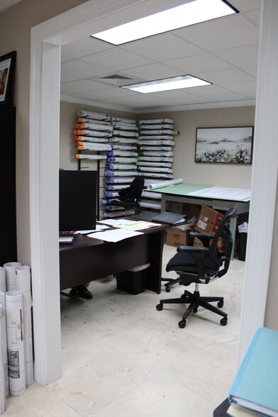 More Photos Of 2731 Vista Pky, West Palm Beach Showroom For Sale